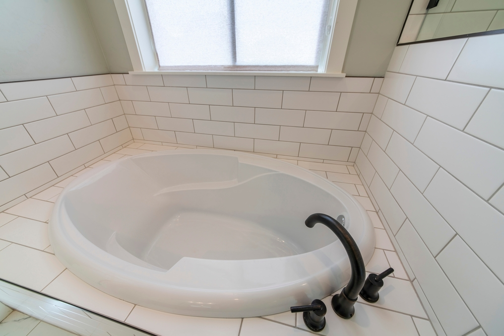 Alcove bathtubs design